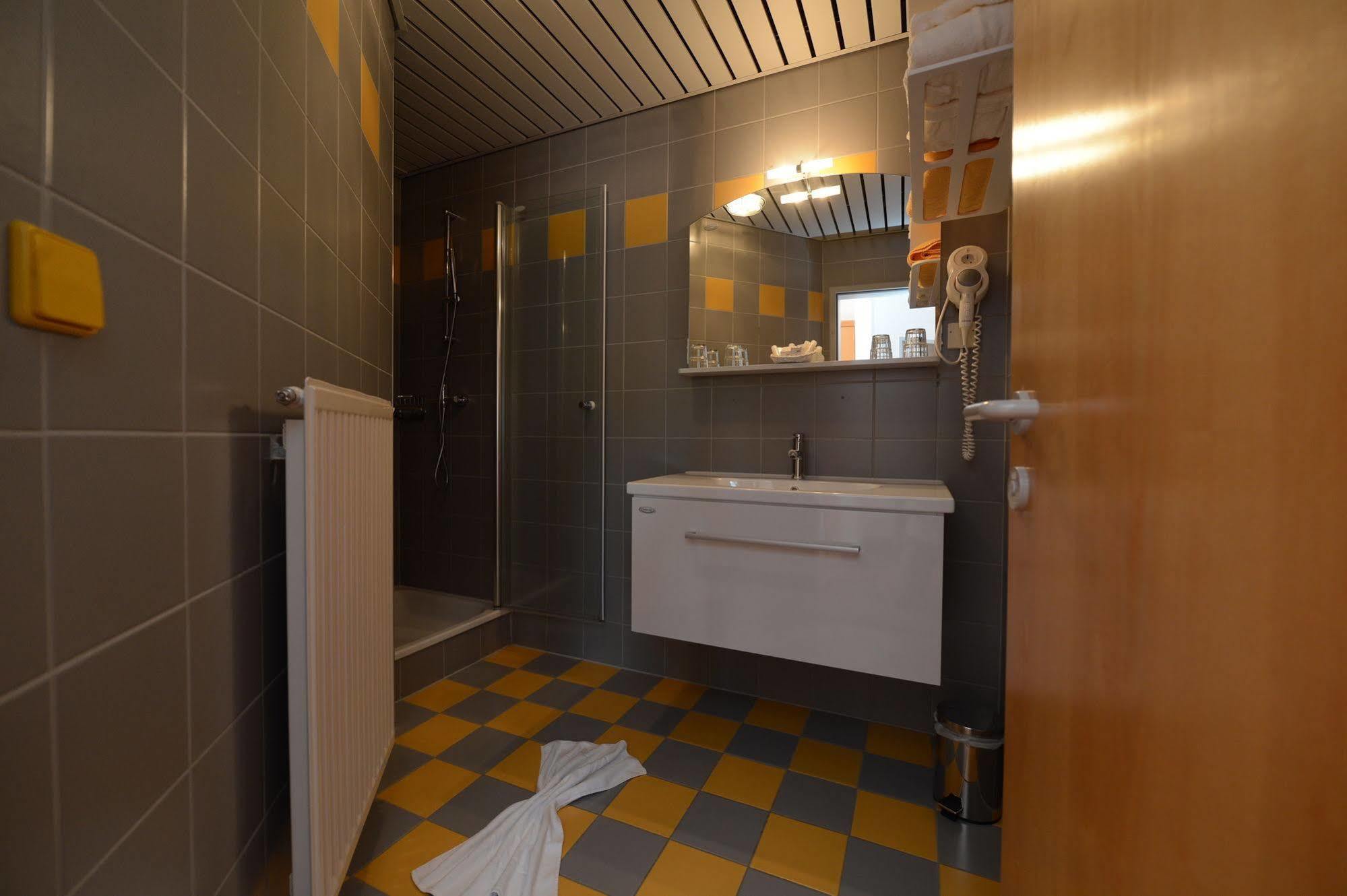 Hotel Strandhotel Faak 4*